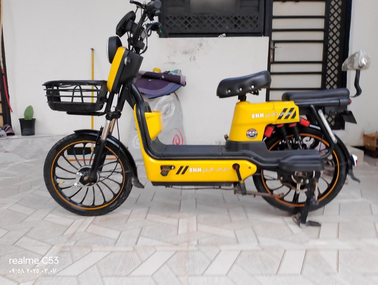 دراجة شحن 5 بطاريات ( بطاريات عطلانه ) باقي كله شغال السعر 150 الف العنوان بصرة تنومه ***********
