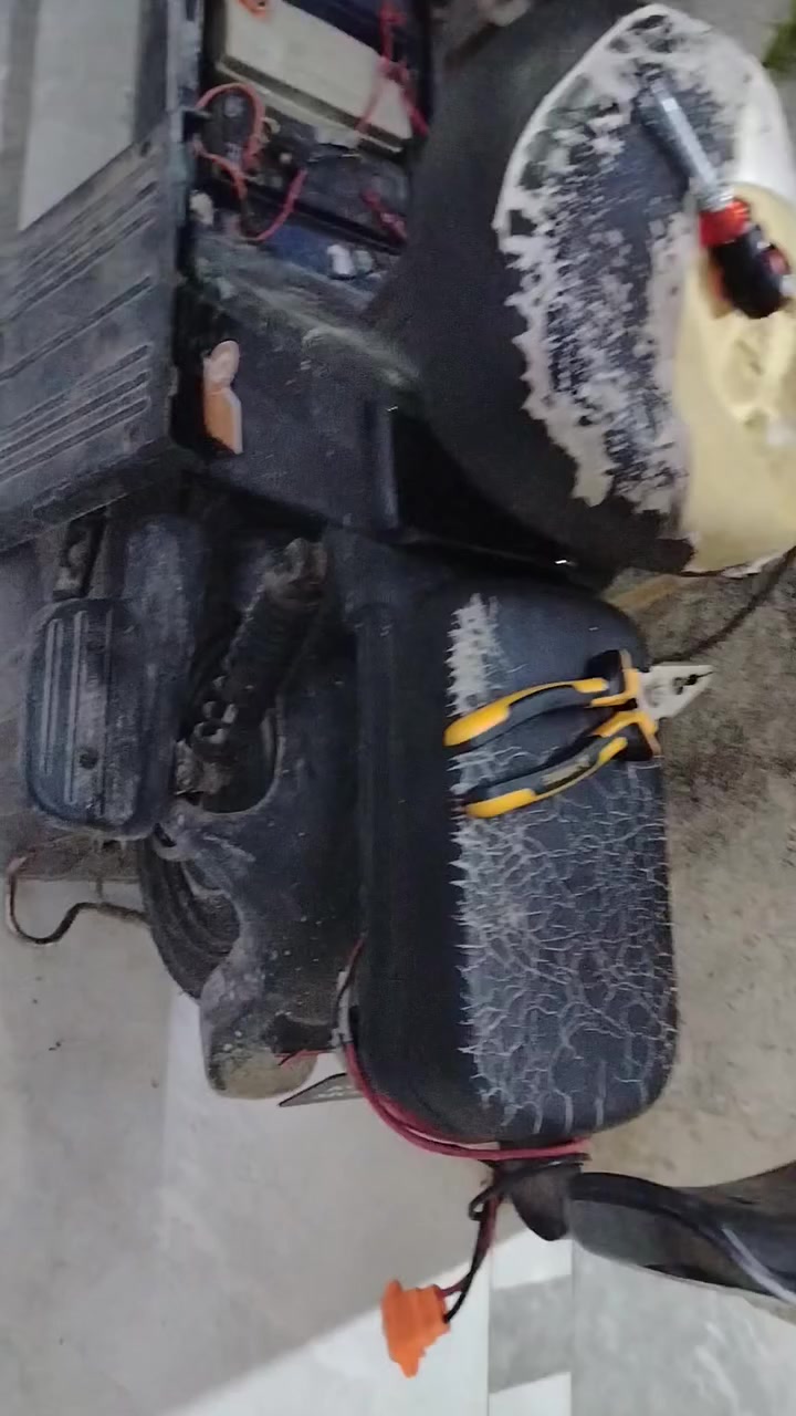 سلام عليكم دراجه لبيع سعر 50 شوفت عينك دراجه راح  عوزه بس ضفيره وياه شاحنه مالته


**إذا كنت صاحب هذا الإعلان وتريد حذفه لأي سبب، رجاءا أرسل رسالة إلى الدعم الفني**