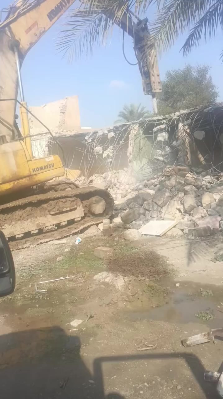 سلام عليكم يوجد حفاره البيع  كماسكو سفن الحجم 210 الموديل 2004 الاستفسار عل رقم الهاتف ***********
