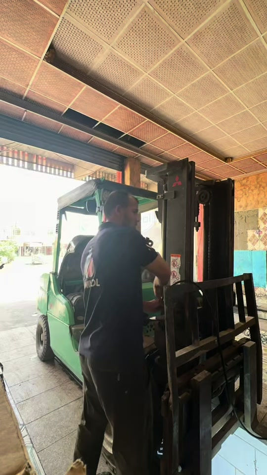 في خدمات ابو عمر للزيوت تتوفر لدينا جميع انواع الزيوت لجميع انواع المحركات… 📍 موقعنا: [بغداد، الحسينية، قريب كراج الاسدي] 📞 للحجز والاستفسار: [ *********** ] ​[خدمات ابو عمر للزيوت ] - نحافظ على قوة محركك.  #س#سيارتز#زيوتخ#خدماتب#بغدادالعراق
