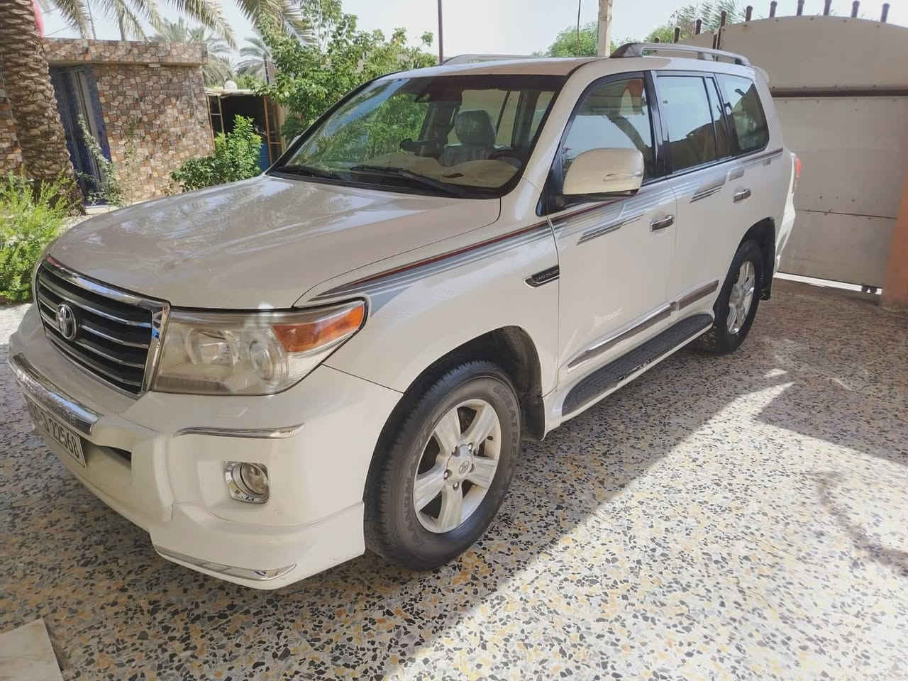 السلام عليكم لاندكروز للبيع موديل 2010  محدثه 2015 اتصل واسمع باقي التفاصيل*********** المكان بابل
