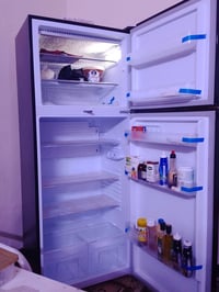 عندي هاي الثلاجة مصار اهواي من اشتريتها الله شاهد ونظيفه حيل اريدها 60...