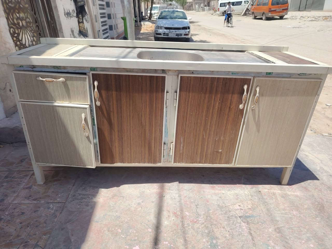 كاونتر ابو سنكي مترين يرادله ترتيب سعره ١٢٥ مكاني كوفه شارع المعمل شراي يتصل ***********
