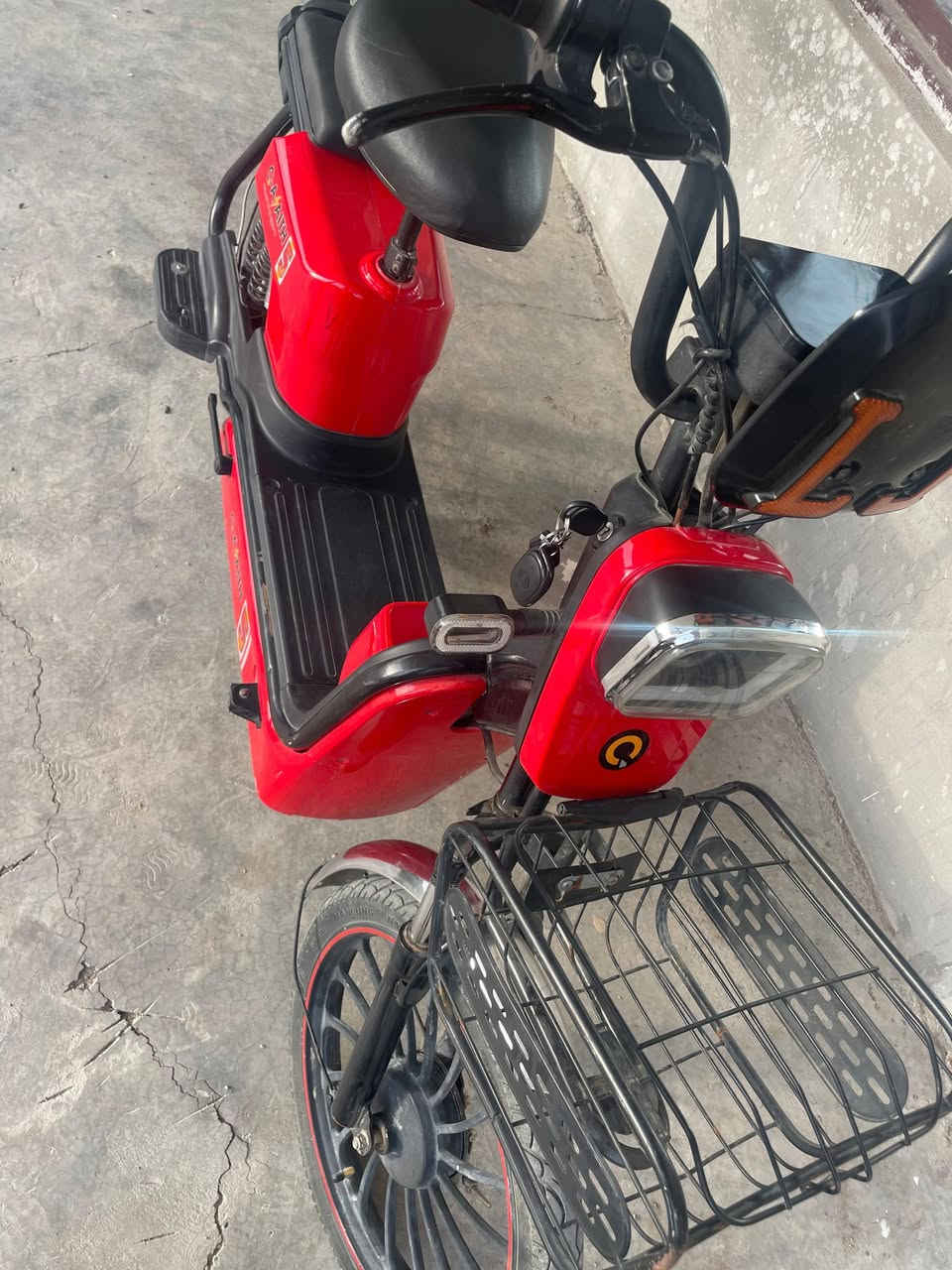 #متاح
دراجه شحن موديل 2024 نضيفه اخت الجديده بطاريات جدد قبل شهر بدلتهن 5 بطاريات النوعيه الاصليه عقل جديد الاصلي دراجه ما تصرف عليها ربع السعر 325 وبيها مجال حگ الجيه 

*********** الشراي يتصل.  المكان بغداد التاجي مقابل منشأة نصر العامه
