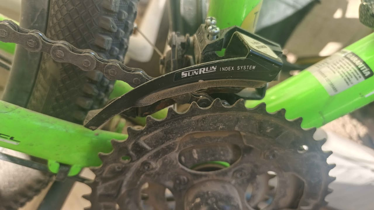 للبيع بايسكل Brabus مكينة شيمانو حجم 27.5 البايسكل كامل كلشي شغال بس يحتاج الويل الأمامي يصلح بي عوج خفيف ويحتاج ذراع بايدر السعر 140 قفل مكاني حي اور *********** بغداد, العراق
