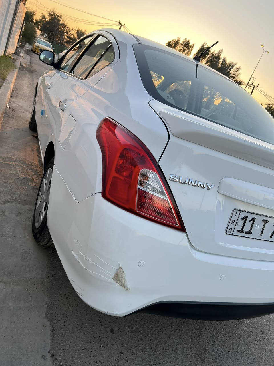 السلام عليكم نيسان سني بليته زرقه هندي موديل 2020 جديده جدا بدون حادث ولا صبغ بارد بلباب الامامي ومكحل فقط وطبره بلباب الخلفي باسمي الرقم الجديد سعر 115 $ 
للاتصال ***********
