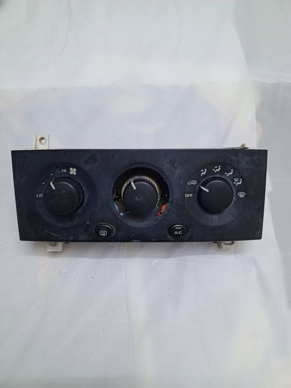 ادوات جيب لاريدو من موديل 99 الى 2004 يوجد توصيل ***********
