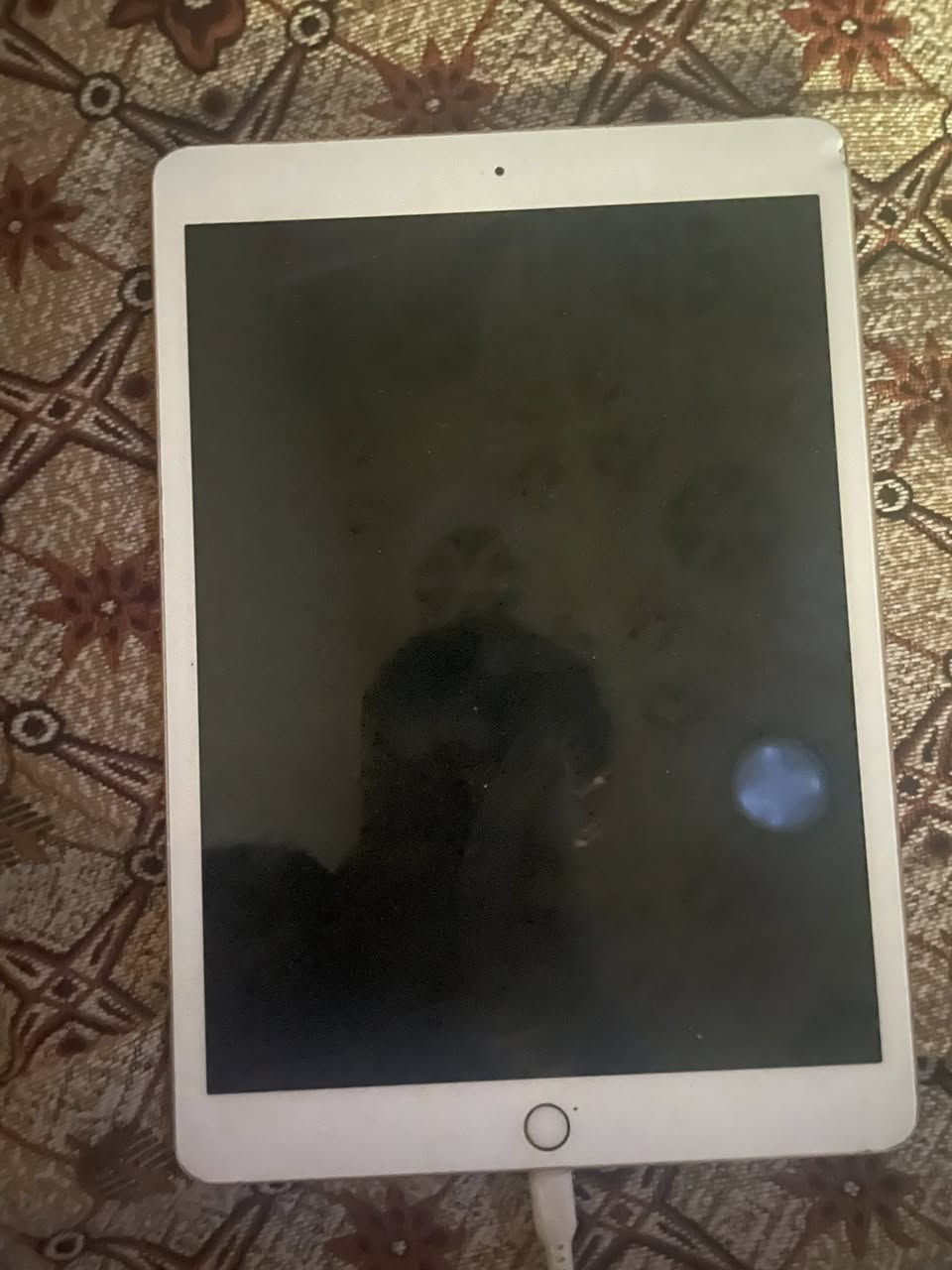 ‏iPad للبيع كلا بلادي السعر 180 الل
ي يريد تخلي يراسلني مجال كل عيب ما بية
***********
