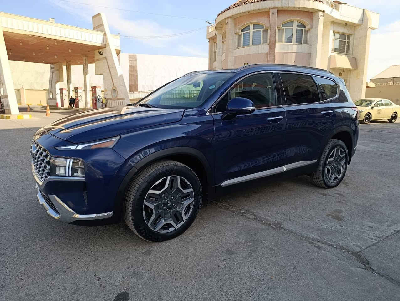 Hyundai Santa Fe limited هايبرد 
موديل 2023
لون ازرق مميز
ماشيه 12 الف ميل
حجم محرك 1.6 /4 سلندر
سعر 180 ورقه بدون رقم
تترقم محافظات الاقليم 
(دهوك اربيل سليمانيه حلبجه)
حادث سيارة :جاملغ+ باب امامي جهه اليسار + نص جاملغ  جهه اليسار
بدون دواخل 
ايرباك ستيرن طاك و مرجع سستم شركه
رادار و راديترات و حجر بيئه و حساسات بلادي شركه
سيارة فول مواصفات لميتدد ١/١ أعلى فئه👌
بصمه+شغال عن بعد
اوتو باركينك = تقديم و ترجيع كنترول
كشنات جلد +خزن + هيتر و تبريد
ستيرن هيتر
فور ويل٤×٤
بردان خلفي
صندوق كهربائي
حساسات امامي و خلفي و جوانب
رادار امامي و خلفي و جوانب 
4 كاميرات 180 درجه حول السيارة
ويل كب كروم بلادي
شحن وايرس
بعد بيها اهواي مواصفات 👌
سيارة بنزين و هايبرد
رقم كاتي /مدة  ترقيم 60 يوم من تاريخ الشراء
تكلفه الرقم 16.5 ورقه
سيارة في اربيل شركة نور البصرة موجودة 
بيع فقط شراي يتصل
***********
*********** أربيل, العراق
