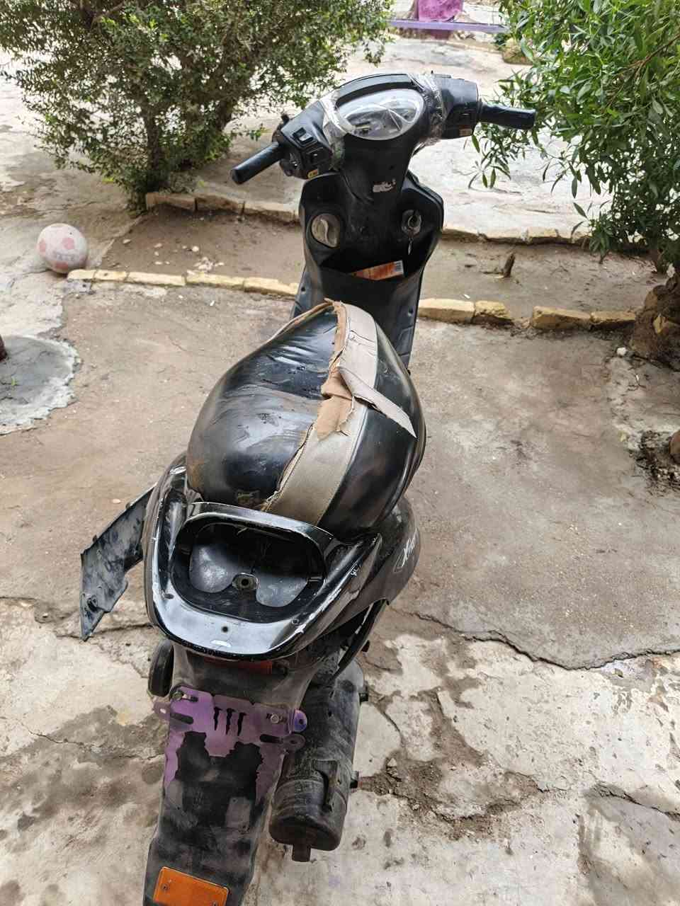 سلام عليكم دراجة سيام للبيع شغالة مكينة نضيفة بس رادلهة ترتيبات 200وبيهة مجال


**إذا كنت صاحب هذا الإعلان وتريد حذفه لأي سبب، رجاءا أرسل رسالة إلى الدعم الفني**