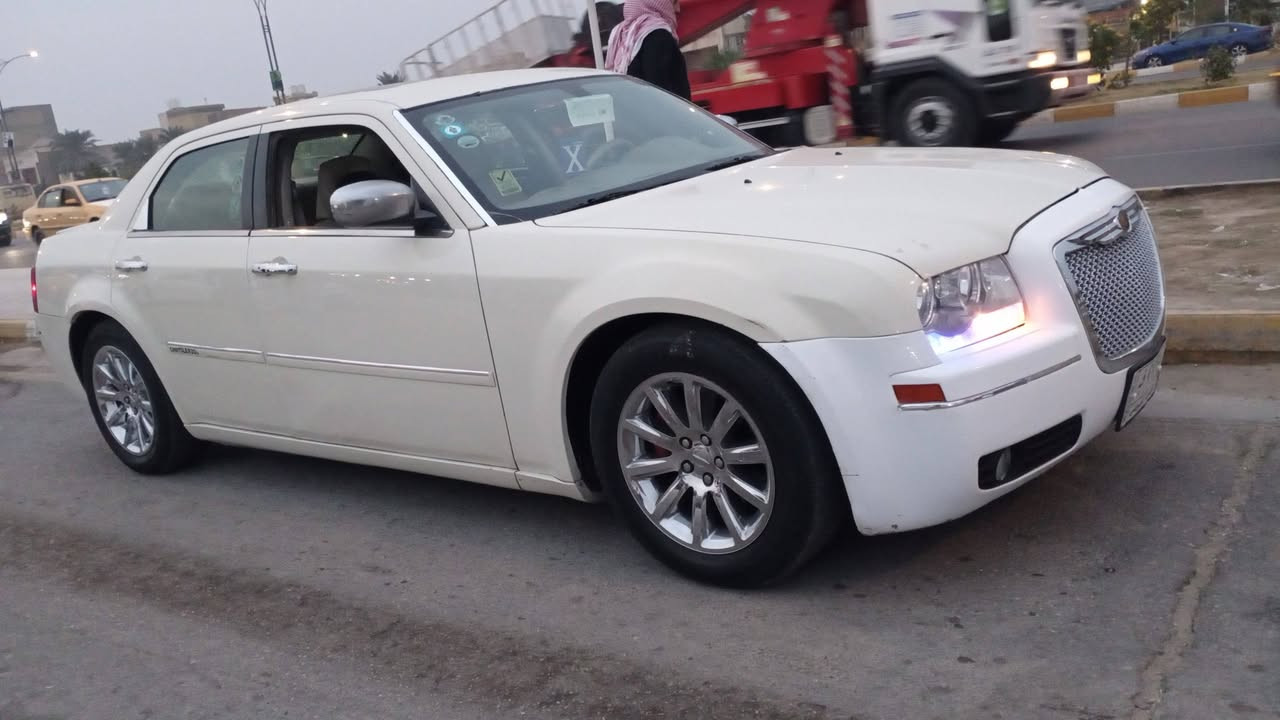 السلام عليكم 

اوباما موديل 7 بسمي فول فتحه سقف تحكمات 
كشنات جلد 
بيها صبغ اثر شخوط يعني نص باب جامغ 
ادامه كامله تبريد تدفئه كير محرك خير من الله 
السعر 95 وبلعافيه على الياخذها
***********
