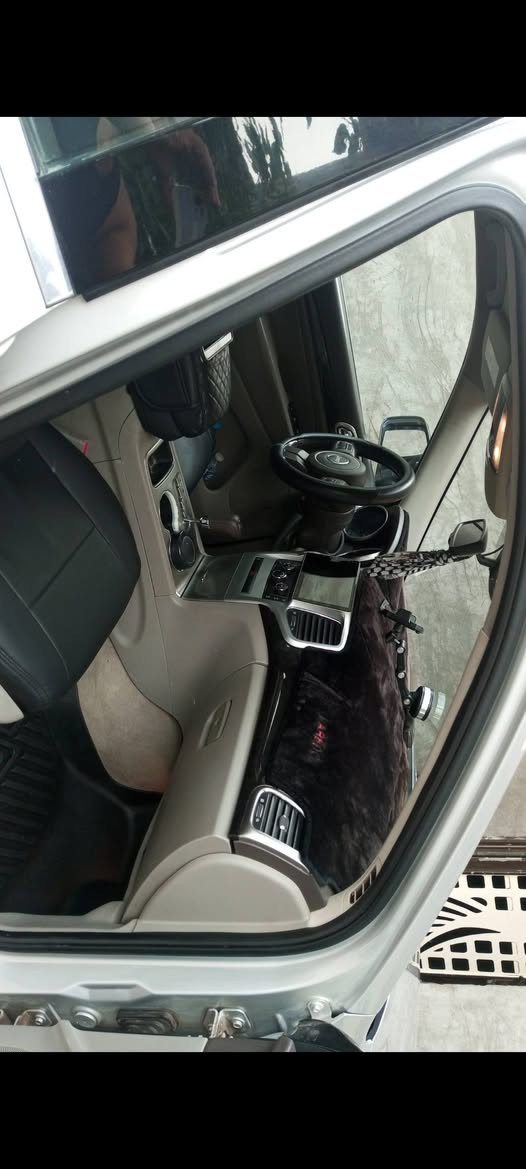 السلام عليكم   جيب
موديل 2011 رقم بغداد الدولي الجديد. سياره  جديده وضع شركه بدون حادث  (. كلين. ) لموصفات  
بصمه ابواب        
شاشه بلاديه 
كامره دواره 
كشنات جلد 
كشنات كهرباء 
قطعتين تبريد 
مكينه ٦ سلندر 
تحكم ستيرن جهتين 

سياره جديده حيل. 

للاستفسار ***********
