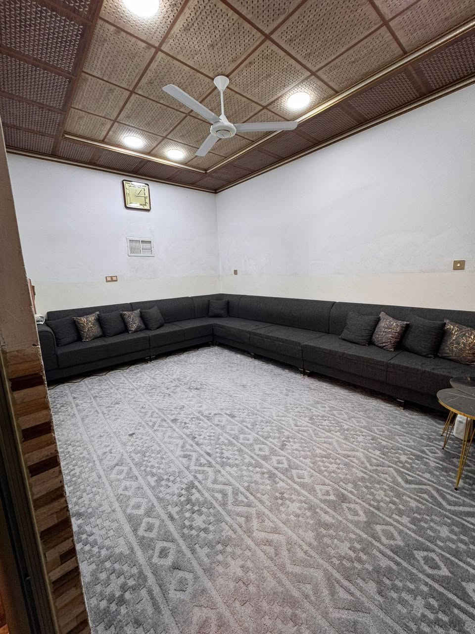 #دار للبيع طابو ملك صرف🏘️🏘️
#خانوو بو فروشتن تابويه

#المساحة ( ١٠٠ )متر روكن مربع 

 طابقين,,فول سيراميك بناء حديث
طابق اول،،يتكون من غرفتين نوم + غرفة استقبال + مطبخ +صحيات )كراج سيارة
طابق الثاني،. يتكون من غرفتين نوم + غرفة استقبال + صحيات)
طابق الثالث،،يتكون من غرفة مع بيتونة )

#العنوان؛؛( كركوك منطقة منطقة شورجة خلف شكار مول قريب ع سوك شورجة )

#اللاستفسار اتصال ع ارقام مكتب جمال للعقار

***********واتساب☎️📱

* نستقبل جميع عروضاتكم السكنية 🏠 والتجارية والزراعية 🏡 بكافة مناطق كركوك الحبيبة
عنوان مكتبنا كركوك شورجة قرب ساحة العمال 🌷🌷🏘️🏘️
