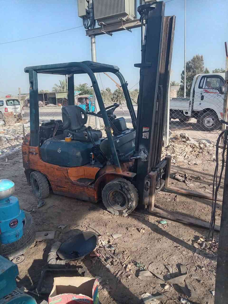 السلام عليكم شوكيه طن ونص تيوتا موديل 2005محرك ازوزه كاز كير عادي 3حركات جب عالي سجينه متحركه جاهزه للعمل بابل الشوملي ***********
