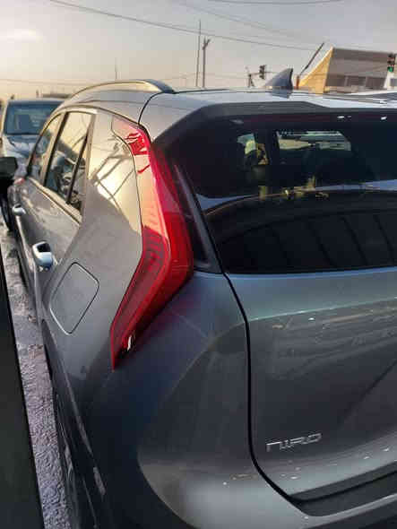 السلام عليكم  كيا نيرو موديل 23 فول مواصفات ماعده الفتحه 
محرك 1600 بلگن(شحن) دخول جديد امريكي 
 گيرها مالته مواس بيه 3 قطع كلير مصبوغه بامريكه اللون سلفر 
مرقمه وجاهزه السعر 165
عنوان بغداد رقم الهاتف 
***********
