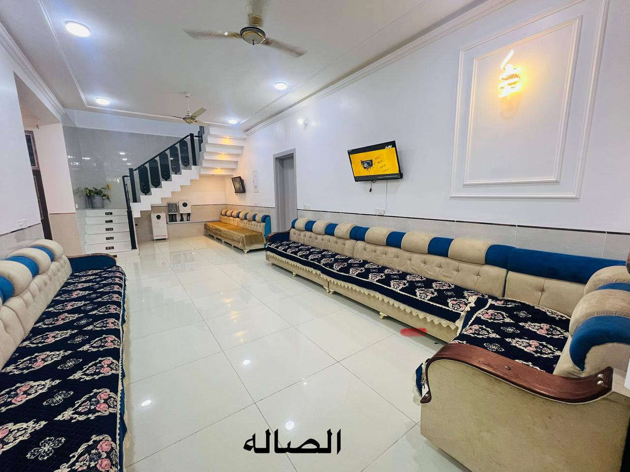السلام عليكم
  دار للبيع مكان مميز جدا وراقي 
بيت راحت بال وهدوء
طابو زراعي سند25 
نوع البناء //طابوق السقف صب كونكريت بإشراف شركه بناء ومتابعة مهندس مدني
العقار بسم صاحب البيت 
تحويل البيت ثاني يوم بعد الشراء
العنوان / /بابل المدحتيه ربيانه
شارع معهد أستاذ خالد قرب حجي نبيل
المساحة//٣٢٠متر
مساحة البناء //٢٣٧متر
بناء حديث سنة ٢٠٢٦
خدمات كامله من ماء وكهرباء وتبليط
السعر/٢١٥وبي مجال
تفاصيل البيت طابق واحد
ويتكون من
استقبال ٨×٤ونص م
صاله كبيره جداً ١١×٥م
عدد الغرف ٢ نضام سويت ٥×٦م
مطبخ حار ٥×٢ونص
مطبخ بارد ٥×٦م
ممر جانبي متر و منور خلفي
مجمع صحيات داخليه وخارجيه
عدد ٣
كراج كبير ١٠×٤م
حديقه ٤×٥م
منظومة كامرات 
أبواب تركي درجة أولى
شبابيك ألمنيوم اولى
السطح شتايكر اولى
عرض الشارع ٨متر صب
البيت كامل وجاهز
البيت موقع حلو وجيد جداً 
بناء حديث 
للاستفسار
مراجعة  مكتب دلالية وائل الهندي 
*********** وائل الهندي
*********** أبو علي
مكتب دلالية وائل الهندي بابل المدحتيه الحمزه الغربي ع شارع 60 قرب سلوان ابو الكاشي مقابيل فرع علي قماره مقابيل أسواق أبو العبد
