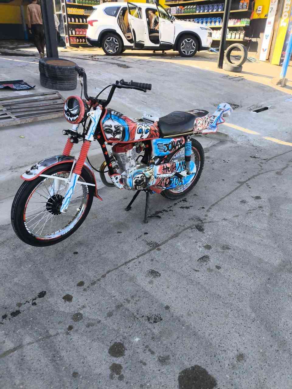 السلام عليكم 
دراجة موشم كامل مكينة نامة تيربو تعمير 2026 شهر 1 شرط مكينة مامفتوح شلعة معدل ونصبة حلوة مثل ما وضح دراجة فول ومتعوب عليها من الجاملغ للجامغ مكفولة مراوس او بيع تواصل خاص او واتساب ***********
