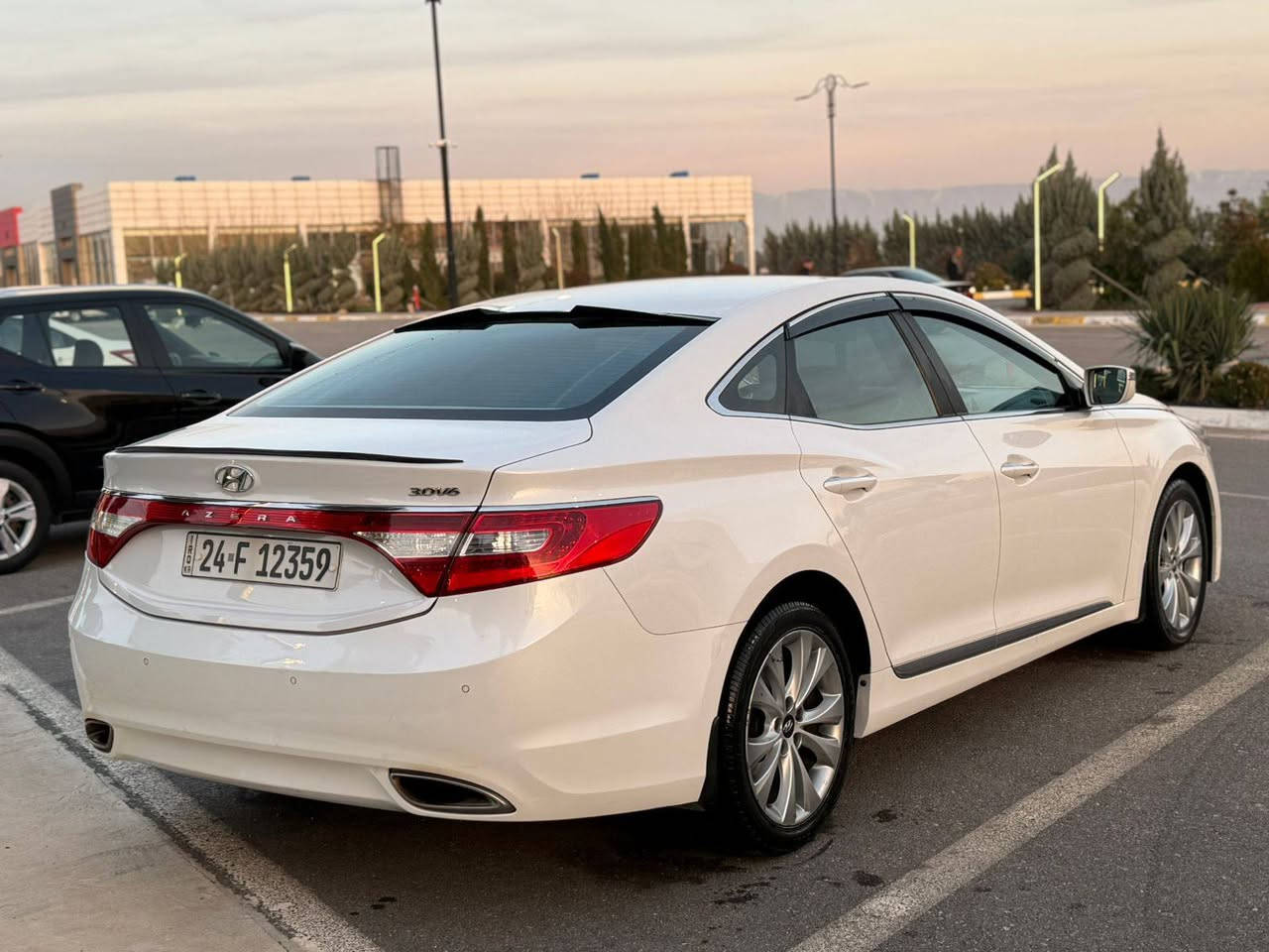 هيونداي ازيرا ٢٠١٥خليجي 
ماشي ١٢٠الف كيلو متر 
بدون أي ضرر بدون صبغ
گير محرك ب شرط مامفتوح 
العنوان السليمانية معرض باران
سعر 13200$ 
***********
*********** السليمانية, العراق
