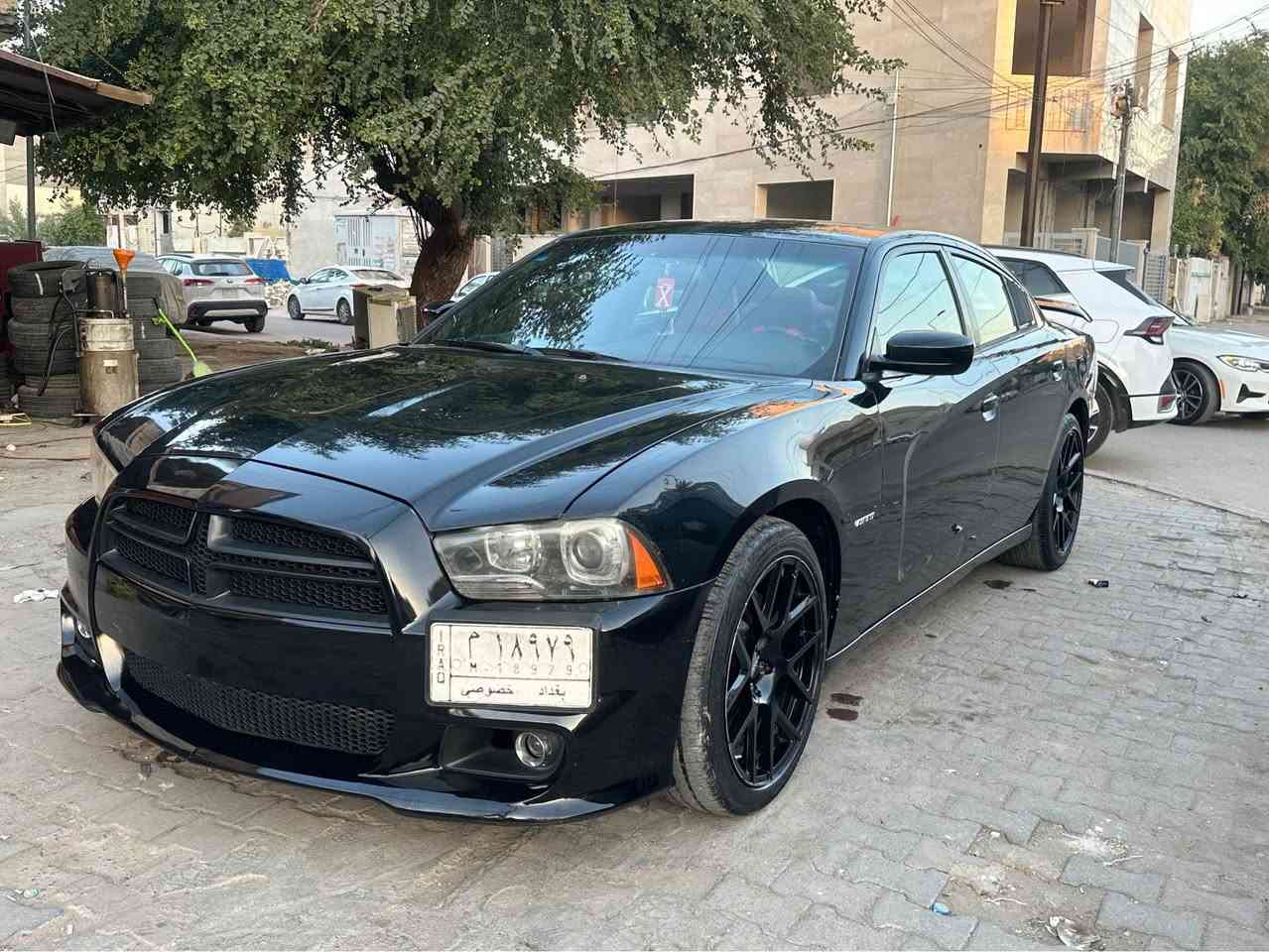 السلام عليكم حبايب سياره جارجر هيمي ٨سلندر مديل 2014 اصل سياره خير من الله حادثهه فقط جاملغ وباب صفحت سكن مبدلات نفس الون يعني اي كلير او صبغ ماكو كير محرك خير من الله بيهه وياله رياضي مختمات موبار وشوته رياضي موبار اصليه وبيهه دبات كات باك وكزوز اكس بايب سيارهه ممشاهه 98ميل مكاني كاضميه وهذه رقمي *********** بغداد, العراق
