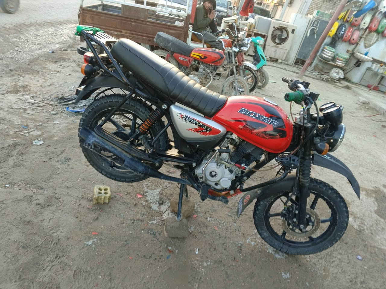 السلام عليكم
من رخصة الادمن الكروب 
دراجه بوكسر موديل 23 
مفتوحه بس ولفات 
دراجه كلش حلوه 
احلى من الصور فول فول 
مكفولا من كل شيء 
دراجة كلك
دراجه مال مزاد اربيل 
سعر 750 
وبيها مجال 
عنوان كوفه اللي يحب يتصل 
***********
***********
