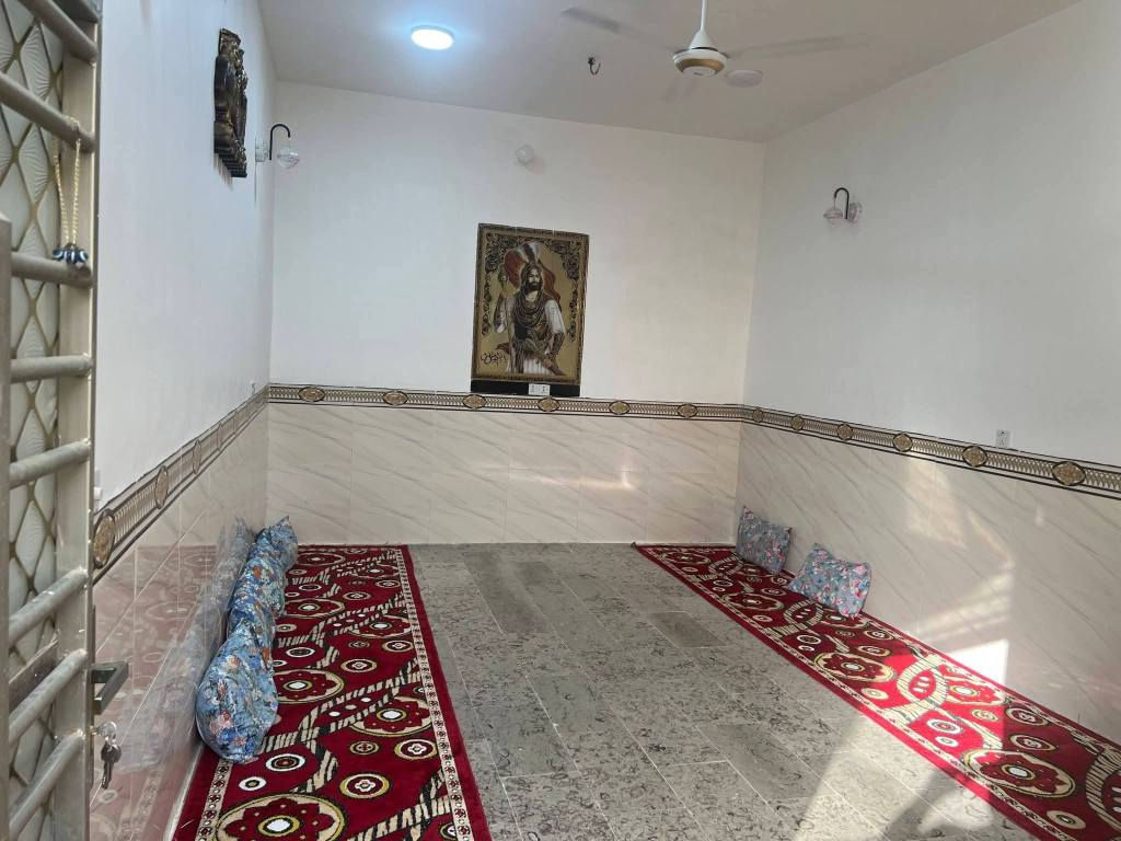 دار للبيع في كربلاء المقدسة قرب جامعة الزهراء عامود 92طريق كربلاء بغداد مساحه 100م طابو زراعي سند 25 قرار محكمة مع توفر كافة الخدمات ماء كهرباء مولد مجاري مال شارع +خطوط مدارس
البيت ركن على شارعين يبع عن الشارع العام 100م
للتواصل *********** واتساب ☎️ كربلاء, العراق
