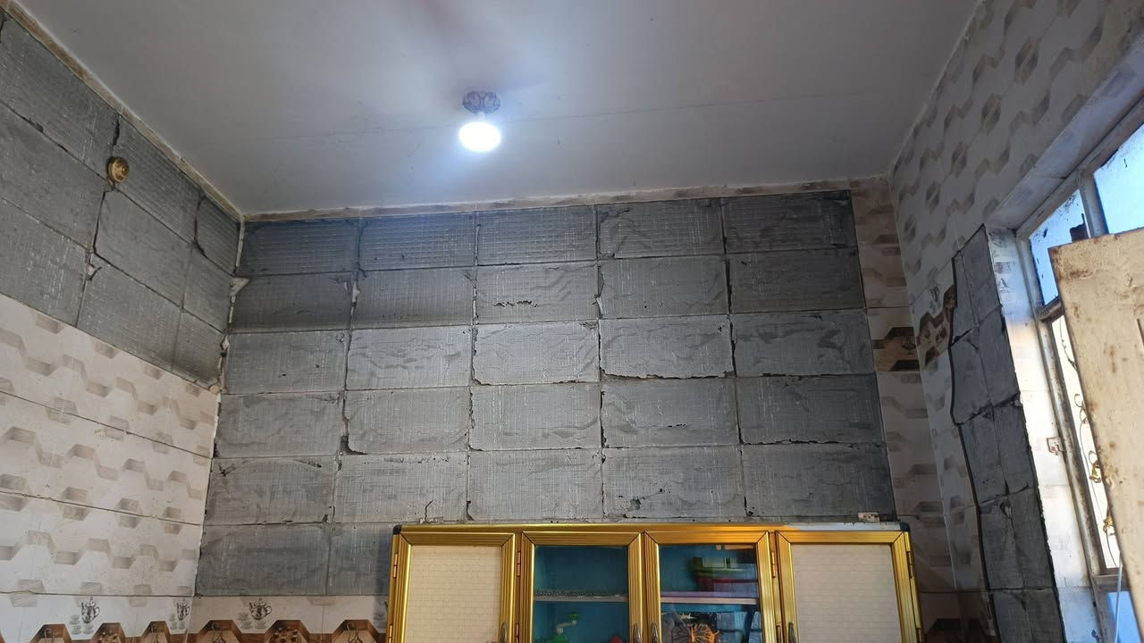 بيت للبيع مساحه 230 مطعم العزائم الرقم و الاستفسار ***********
