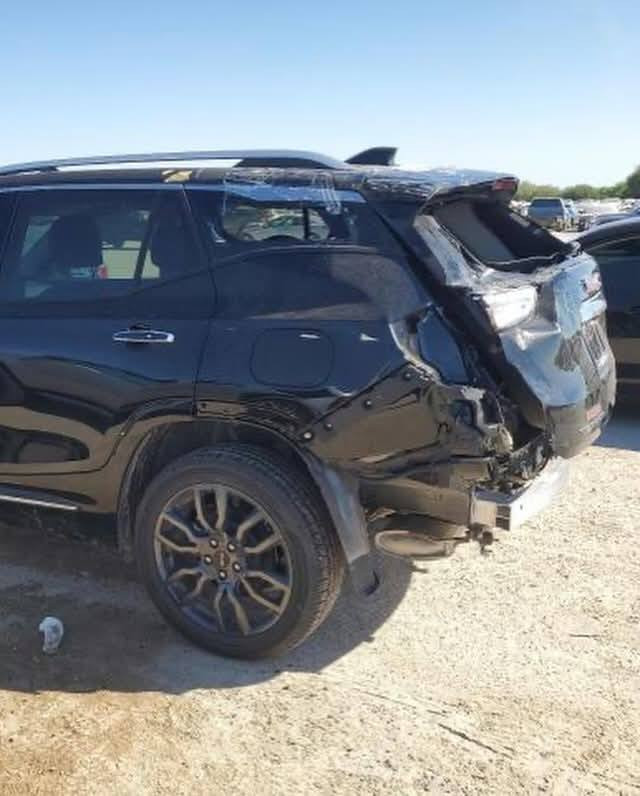 بسم الله ما شاء الله توكلنا على بركة الله.
#اعلان_بيع_سيارة
🔷السيارة : جي ام سي تيران دينالي🔥
🔷سنة الصنع : 2024
🔷اللوحة : بغداد
🔶السعر : 245 ورقة
🔷الضرر : مكفولة من الصبغ فقط تعديل عالبارد في قبق الصندوق والجاملغ الخلفي. (صور الضرر مرفقة بالاعلان)
🔷ضرر الايرباك : بدون ضرر .
🔷رقم الشاصي : 3GKALXEG2RL354763
______________________________________
🔷المواصفات: دينالي 1/1
🔹حجم المحرك 4 سلندر 1500 توربو 
🔹عداد المسافة 9 الف ميل
🔹فور ويل AWD
🔹كاميرات محيطية 360
🔹فتحة سقف بانوراما 
🔹رادار امامي وجانبي وخلفي
🔹تنبيه الخروج عن المسار
🔹حساسات امامي وخلفي
🔹جنطة كهرباء
🔹كراسي جلد 
🔹الكراسي الامامية كهرباء
🔹تبريد وتدفئة الكراسي الامامية
🔹ميموري كرسي السائق
🔹ويل كب حجم 19 انج مع اطارات بحالة جيدة
🔹وضعيات قيادة
🔹لايتات LED بالكامل
🔹شاشه تحكم بالايعازات
🔹تحكم ستيرن جهتين
🔹بصمة ابواب وتشغيل وتشغيل عن بعد
🔹مع باقي المواصفات الاعتيادية
تواصل واتساب 
***********
