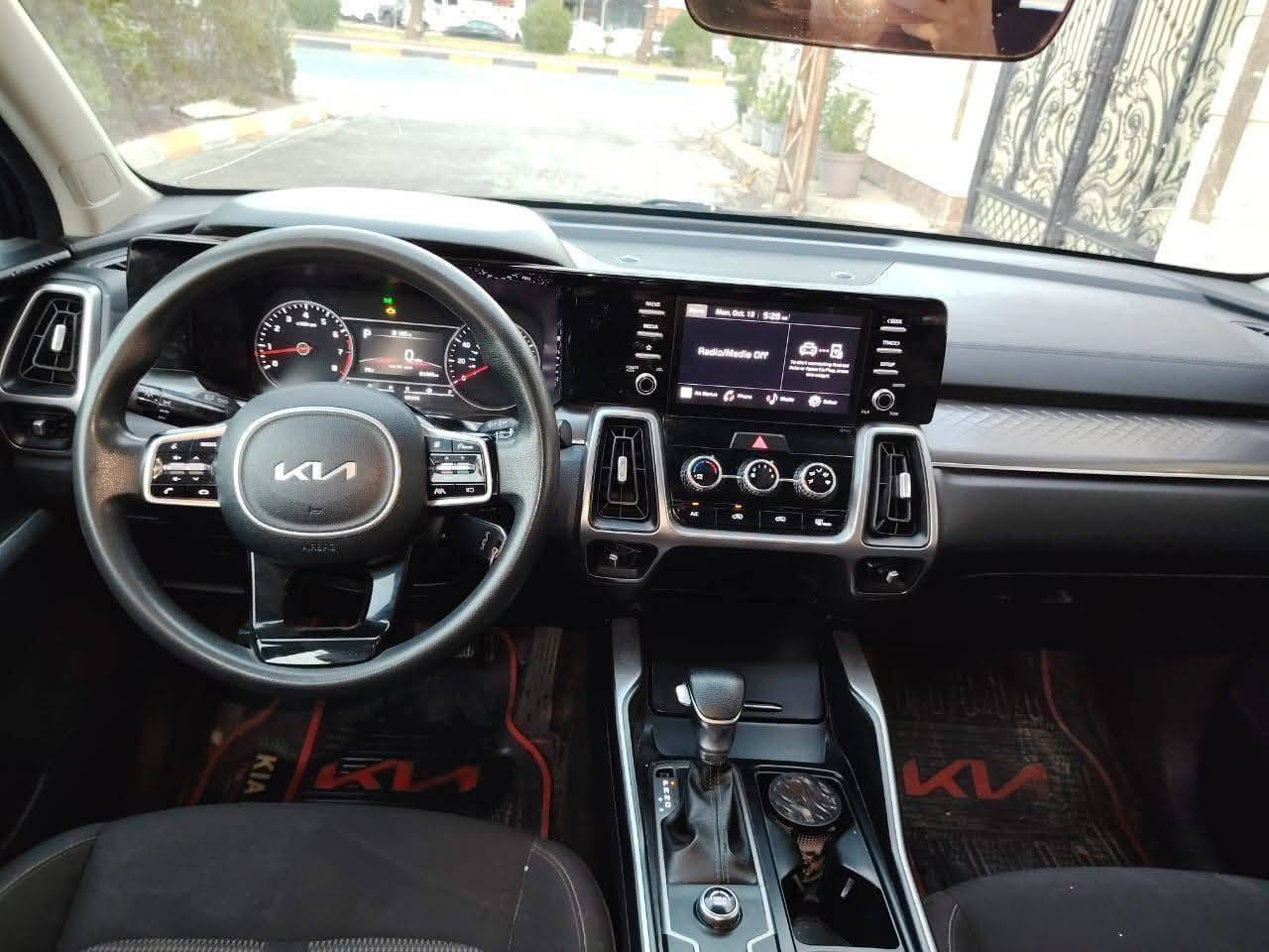 سورنتو موديل ٢٢ وارد أمريكي بدون ايرباك حادث بابين صفحة السايق رقم بغداد مواصفات عادية ماشية ٨٢ الف مكاني حي التجار شراي يتصل على ***********صور الحادث عارضه ٢١٨ ورقة وبيه مجال
