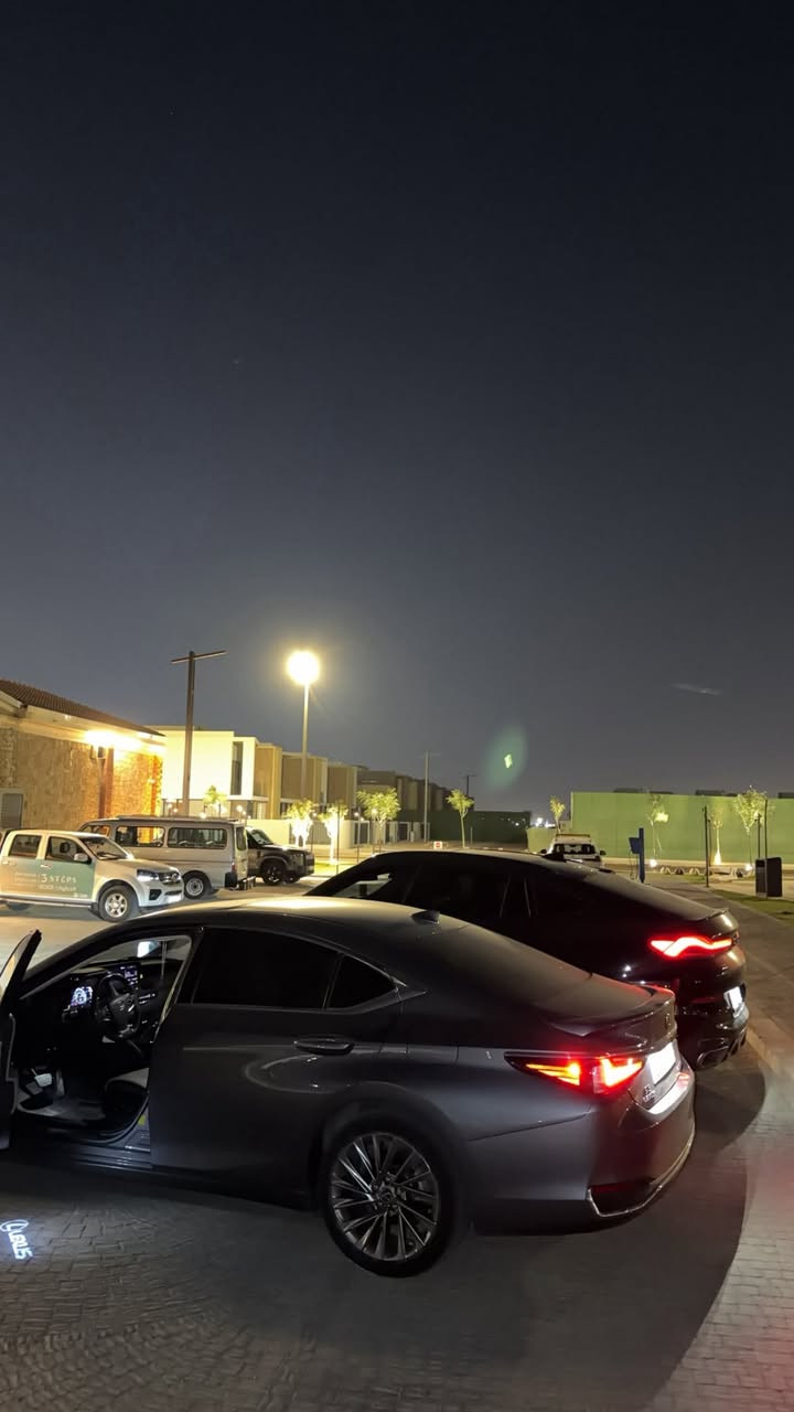 السلام عليكم
لكزز ES موديل السياره ٢٠٢١ 
السياره ٤ سلندر بانزين  AWD المرغوب فول مواصفات للاخير داخل جلد اوفوايت اصلي مو عمل مواصفات السياره 
 
فتحه سقف - كشنات كهرباء + تدفئه تبريد + خزن ميموري - شاشه كبيره + كاربلي - تحديد مسار + رادار - تحكم ماوس بالشاشه - ٣ وضعيات قياده - لايت لد + تفاعلي ويه الستيرن - بصمات بالأبواب - ستيرن كهرباء + هيتر 

السياره ماشيه ٣٩ ميل - 

دهن وامور استهلاكيه من شركه لكزز العراق 
كامله مكمله من جميع النواحي دهن دسكات صدر -  عليه تايرات جديده وتخم ويل شكل الخليجي سعره ٧ ورقات 

السياره وارد أمريكي .. بجم كبس + صندوك كبس 
ضرر السياره الجاملغ جهه الراكب والباب فقط صبغ ومصلحه تصليح 
درجه أولى 
 رقم أربيل باسمي تحويل مباشر او وكاله ماكو اي مشكله + ما عليهه اي غرامه 

سعر السياره ٢٤٨ ورقه وبيه مجال بسيط 
 
مكان السياره بغداد المنصور 

للتواصل خاص او على الرقم 
0787-878-7777
