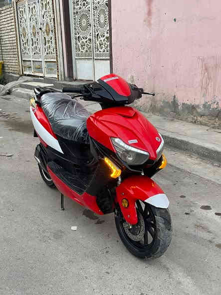 السلام عليكم دراجة شحن 2024 
6بطاريات جدد 
بلتوث سستم كامل 
دبل اشاره 
بيها نضام R
لايت عالي ناصي 
انذار سرقه 
تشغيل عن بعد 
السعر 425 وبيها مجال العنوان بغداد بلديات 
الرقم ***********
