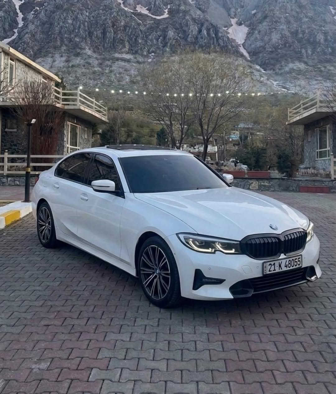 BMW 330I   2021
330i 2021 بدون صبغ
اللون :- ابيض      
الموديل :- 2021
المحرك :- 2.0 
ماشيه:  67000 mi  

اهم شي سيارة بدون صبغ 
فقت مكانين صغير بارد 
ارباك ستيرن و دشبول مبدل بلادي
سيارة هواية نضيف 
كلشي مال شريكة
بشرط تحويل و غرامة
 
ارخص سعر- ٢٤٨$

✅***********
مكان سليمانية✅

##👇
شاشه كبيره نفكيشن
وَيْل 20
-بصمة تشغيل 
- محرك 2000 cc
‏- بصمة ابواب
- غرفه جلد اسود    
- مقاعد مخمل
- شاشة لمس
-كامرة خلفية 
- بلوتوث 
- اي بي اس                                                            
- تحكم ستيرنج كامل
- مانع تصادم  
-  اضوية LED
-رادار امامي 
- مثبت سرعة 
- نظام EV mode +نظام Sport mode
- نظام توفير الوقود ECO
- نظام النقطة العمياء
- نظام تحديد المسار
- مانع تصادم
- مانع انزلاق
- شاحن هاتف لاسلكي
- هاند بريك بصمه 
-فتحة سقف

ارخص سعر- ٢٤٨$
✅***********
مكان سليمانية✅
