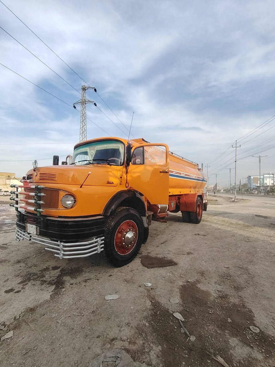 سلام عليكم اللبيع اقجم موديل 79 بل سنويه بدي ثابت سنويه جديده كير 25 فقصه اماميه دوشه جديده مكينه جديده قماره مصبوغه عام مكان سياره ناصريه الشراي ينتصل ***********
