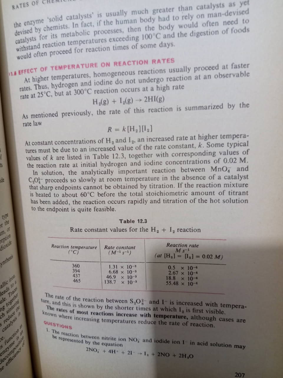 الكيمياء : من وجهة نظر بُنيوية.
نخبة من العلماء الانجليز و الاستراليين.
السعر ٨
يوجد توصيل لكل انحاء العراق
الحجز على الخاص او واتساب ***********

يتناول الكتاب علم الكيمياء بشكل اكاديمي واضح و يتدرج في مناقشتها في واحد و ثلاثين فصلاً ، و بعض كلمات و اشكال الكتاب ملونة بالاحمر ، الكتاب مطبوع في مطبعة جامعة كامبرج الشهيرة ، و هو ما زال يحتفظ بأغلفته الاصلية منذ العام ١٩٧٠ .
