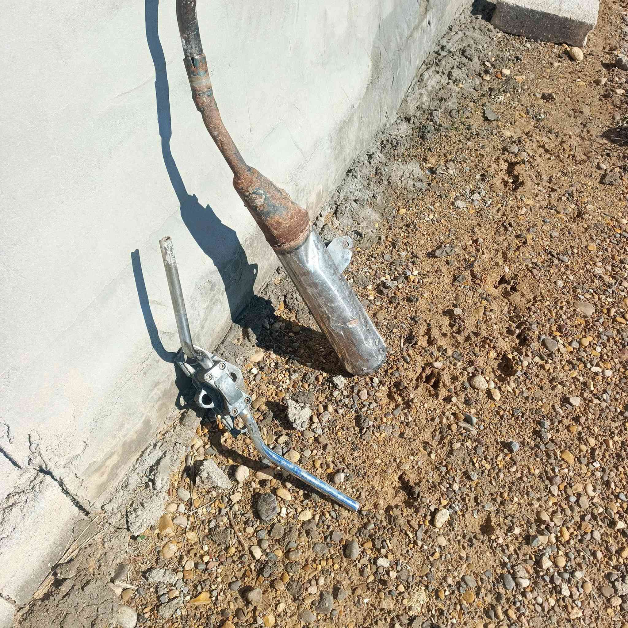 سلام عليكم اخوي 
غراض قفاز لبيع 
ويل امامي جديد مابي اي خلل وشوته مال قفاز اصليه مو تجاري  ***********
