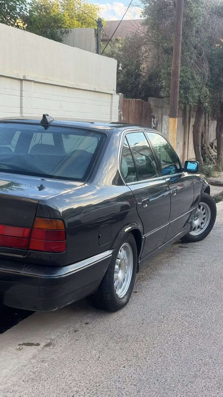 BMW525i اصل بليته
موديل 1991 كير محرك شرط اكسل خفيف رون ناصي يعني تنسى شنو رون طخم جديد شاشه كار بلي غرفته حلوه بدون ضربه بدون معجون يعوزها ترتيب للدعاميه الامامي شرط التحويل اني الشرعي مكاني موصل حي المثنى 

شراي اتصل:-

***********

***********
