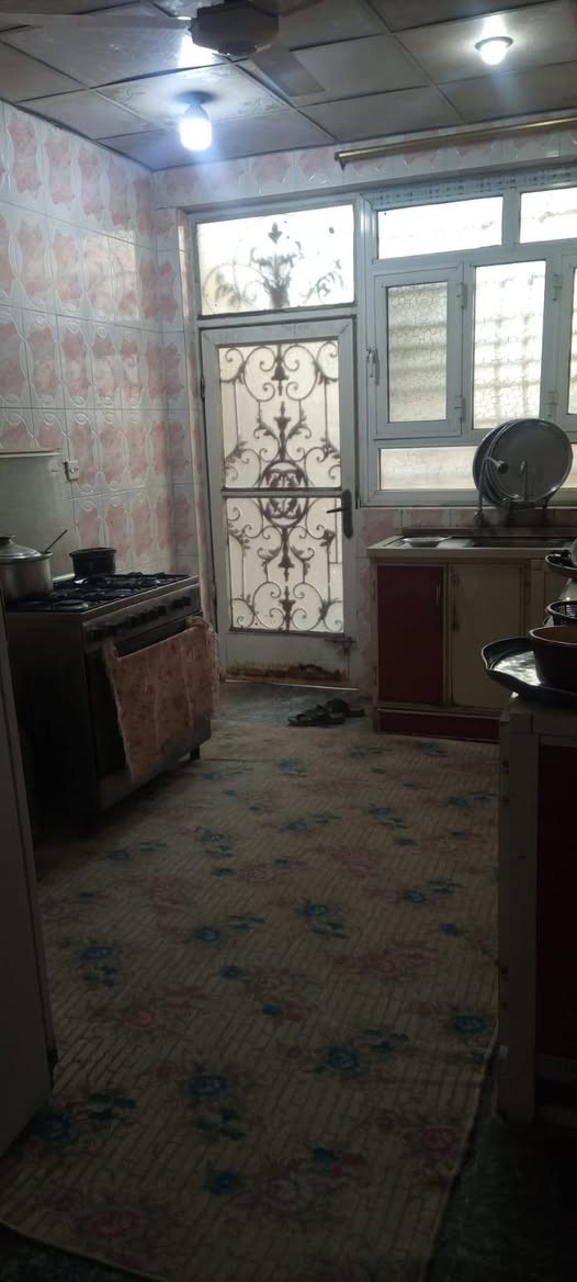 دار للبيع طابو زراعي سند 25 مساحه 150م طابقين بناء 2015 يحتوي على ثلاث غرف نوم واستقبال وكلدور ومطبخ ومجمع صحيات متكامل الدار نضيف وبحاله جيده البكرلي الاولى شارع السفير للاستفسار الاتصال على الرقم ***********او مراجعه مكتبنا الكائن في الجزائر مقابل مجبس التمور أو مدرسه الطريق الى المئه
