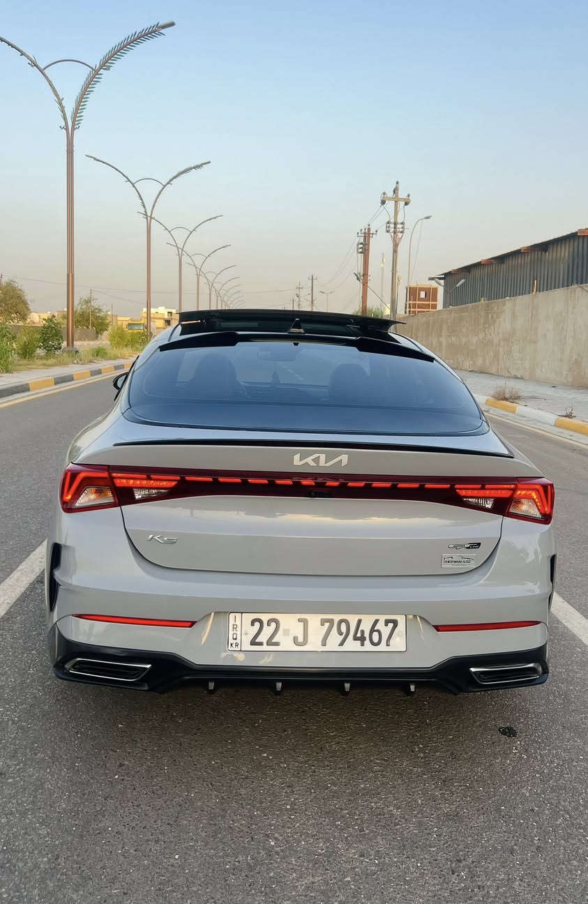 للبيع كيا K5 GT-Line موديل 2022
محرك 1600 تيربو (1.6T) 
ماشيه 57 الف 
كير أوتوماتيك 8 سرعات
لون اسمنتي / وارد امريكي

 فول مواصفات، استخدام شخصي ونظيفة جداً حادثها باب السائق فقط وبدون دواخل وبدون ايرباك 

المواصفات:
• تشغيل بصمة + تشغيل عن بعد
• دخول ذكي (Keyless)
• شاشة كبيرة + Apple CarPlay & Android Auto
• شاحن لاسلكي
• كاميرا خلفية + حساسات
• رادارات + مثبت سرعة ذكي
• Lane Assist + Blind Spot
• فتحـة سقف بانوراما
• قياده ذاتيه
• ستيرن تدفئة
• ترحيب بالسائق
• مقاعد GT-Line جلد/سبورت
• ستيرن رياضي
• إضاءة LED كاملة
• كشنات داخل باللون الاحمر 
• نقاط عمياء 
• USB + AUX + Bluetooth
• ريموت ستارت والتحكم بالمناخ
• وضعيات قيادة متعددة ( SMART / NORMAL / SPORT / CUSTOM )
 وباقي مواصفات الجي تي لاين معروفة

محرك وكير وشواصي وحداديه وتبريد كفاله عامه اي نقص مابيها شرط الفحص رقم اربيل تحويل مباشر وهزه جديده

السعر 180 وبيها مجال العنوان كربلاء
***********/////***********
