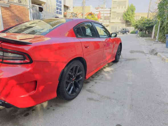 السلام عليكم 
جارجر موديل 2018 بلاك توب احمر طماطة مميز حادثهة جاملغ الامامي عكس السايق وبارد بالباب محدثة جي تي كاملة السعر 190 تواصل *********** 
مكان السيارة بغداد
