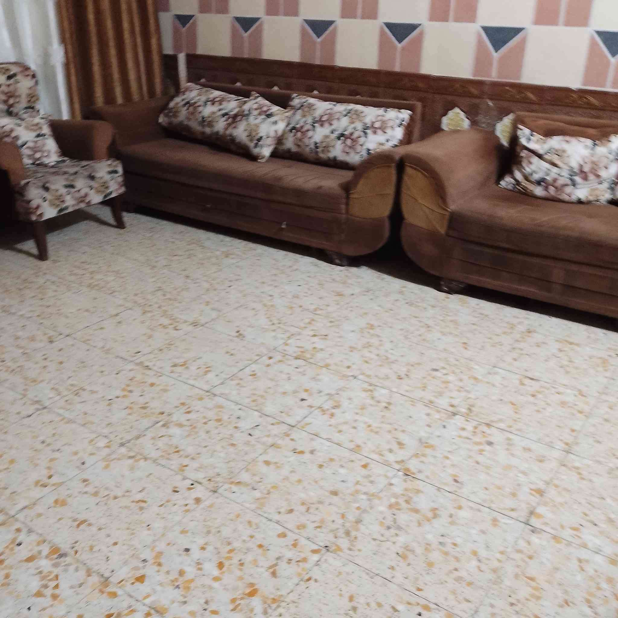 بيت للبيع تجاوز الشماعيه شارع العياده على شارع سايدين ١٥٠ متر السعر ٢٨ وبي مجال ***********
