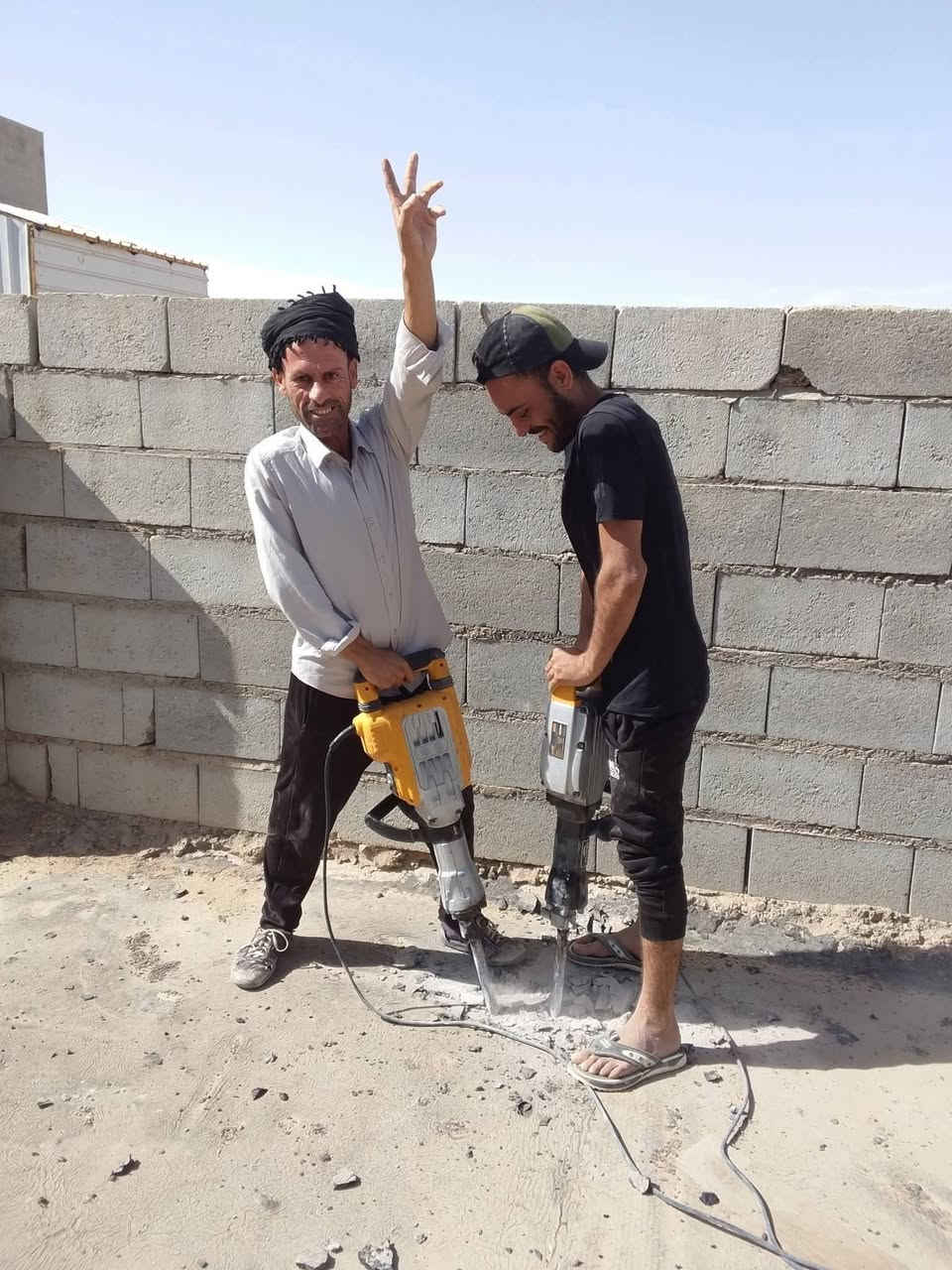 سلام عليكم  / يوجد كادر عمل جاهز  تصعيد مواد  / تنضيف بيوت  / تفليش  / تكشيط  / دفن نهري  / شقلنه ليل ونهار  / وماعليك بكلشي تاخذ شقل جاهز مني  / ومعداتنه جاهز وسياره تجيك للبيت ماعليك بس تصال على رقم/  ، ***********
