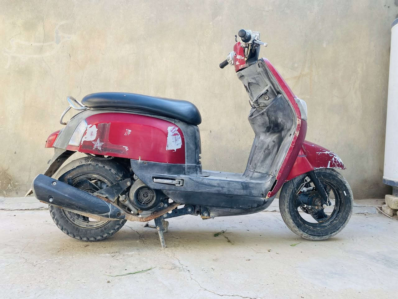 دراجه ماكس بوليس حاويه مطلعه من النجف دراجه كلشي شغل بيه فقط عداد وباتري  مايشتغلن 
هذا رقمي  او مراوس بمنغولي نظيفه مو حطب
***********
