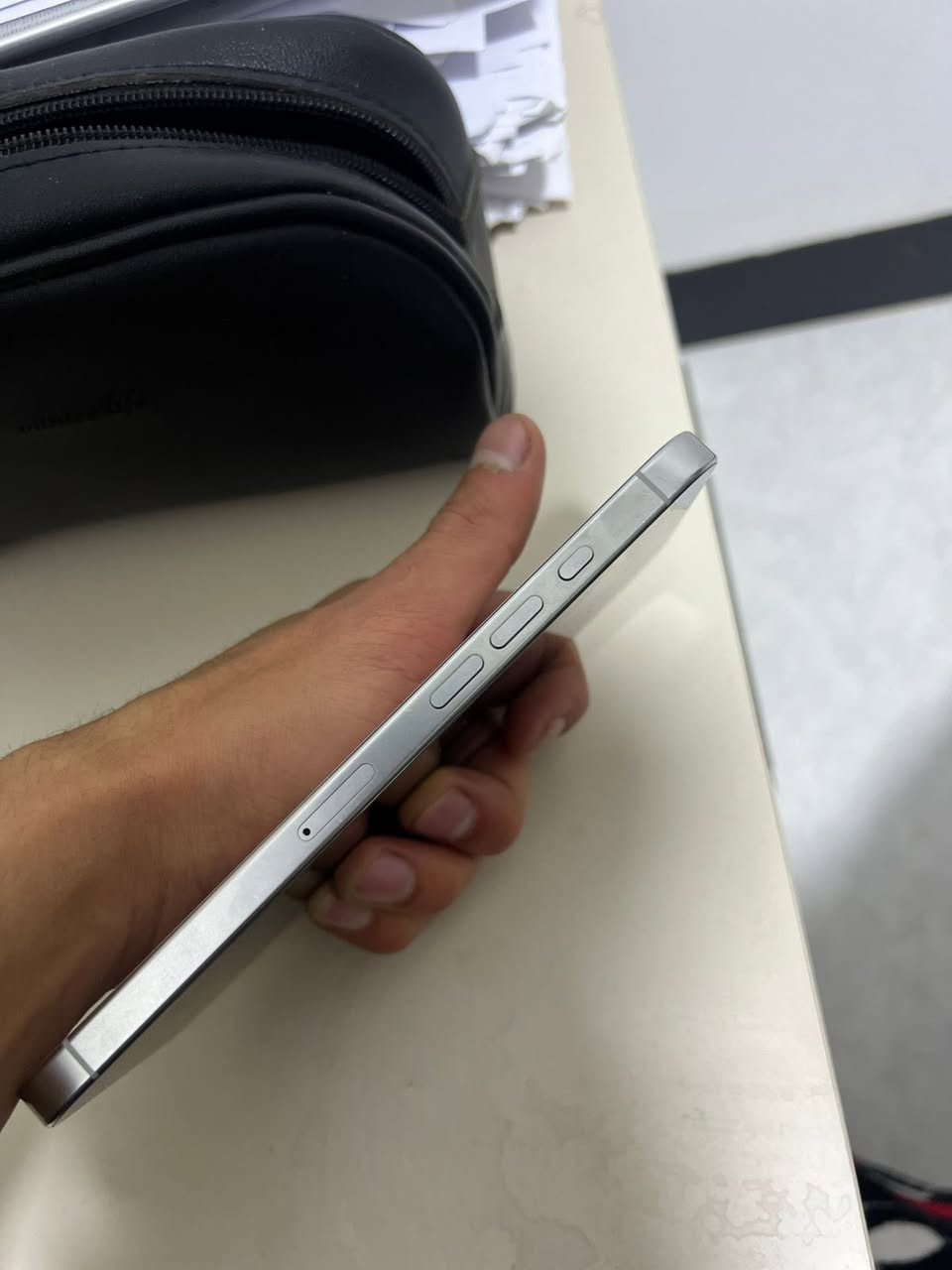 سلام عليكم
16برو ماس 
ذاكره 256
بطارية 91
لون ابيض 
العنوان بغداد بلديات 
*********** 
سعر 1350وبي مجال 🤍
