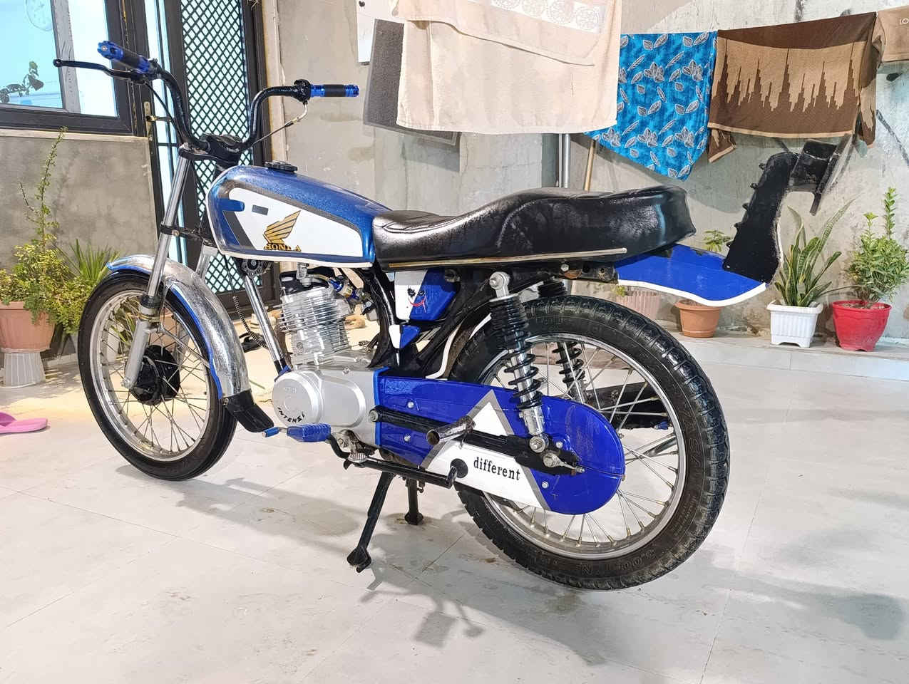 سلام عليكم دراجه انتنس اصلي مو تجاري محرك مفتوح بشرط سعر500 شراي اتصل...***********
