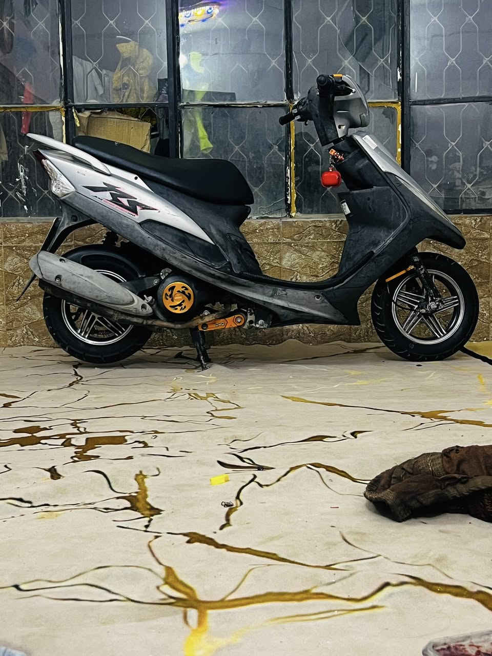 سلام عليكم هاي الماكس للبيع دراجه. جديده خير من الله مابيه شي فقط السلف مايشتغل او الكيلو متر واير او الباقي كله شغال مابيه شي مكفوله مامفتوحه جيب مصلح او تعال افحص هاذ رقمي ***********الي تفيد بي خير او يدلل سعره اب واحد او بيه مجال حك جيتك عليه
