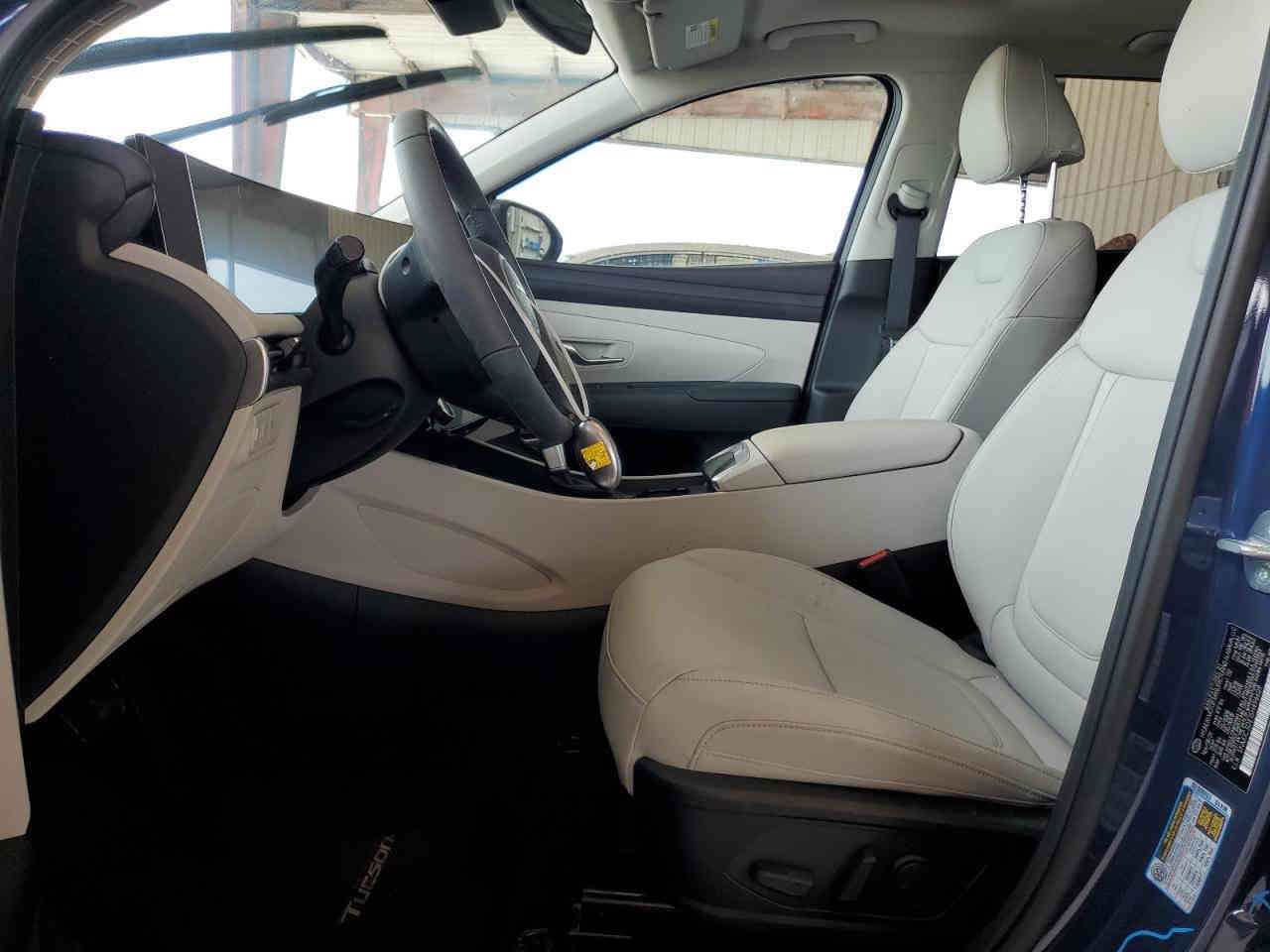 السلام عليكم توسان موديل 2025 فول مواصفات ماشية 1 الف فقط يعني زيرو بعده جديدة موعد الوصول الى عمان 10-12-2025  ترهم الي عنده كتاب شهداء او حرة السعر 145 ورقه تلفون *********** بغداد
