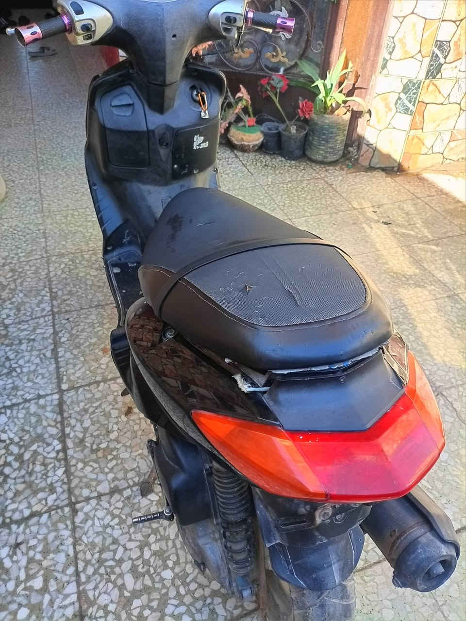 السلام عليكم دراجه سكنس ياباني مكينه صاروخ وين ماتريد هندر سلف دبل استان توديك وجيبك  الدوامك سرعه 140المكان الزعفرانية أربع شوارع السعر 300مبايل ***********
