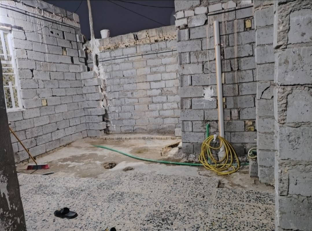 بيت للبيع مساحه 125 في الكوفه يم جسر الامام علي  ***********
