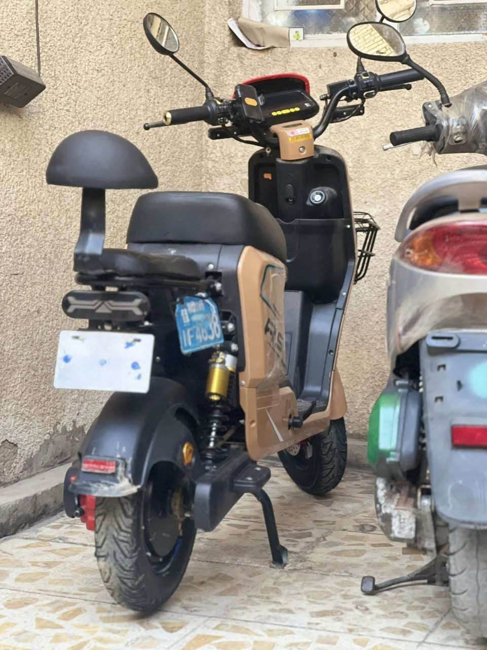 دراجه آر تسعه جديده  بل لايلون 
الدراجه مديل 2025
الملف 1500
أربع نمر 
بطاريات 5دبل 
مواصفات 
بلوتوث 
بصمه وكارت ومفتاح 
كلوب عالي وناصي اتصال على رقم ***********اتصال واتساب
