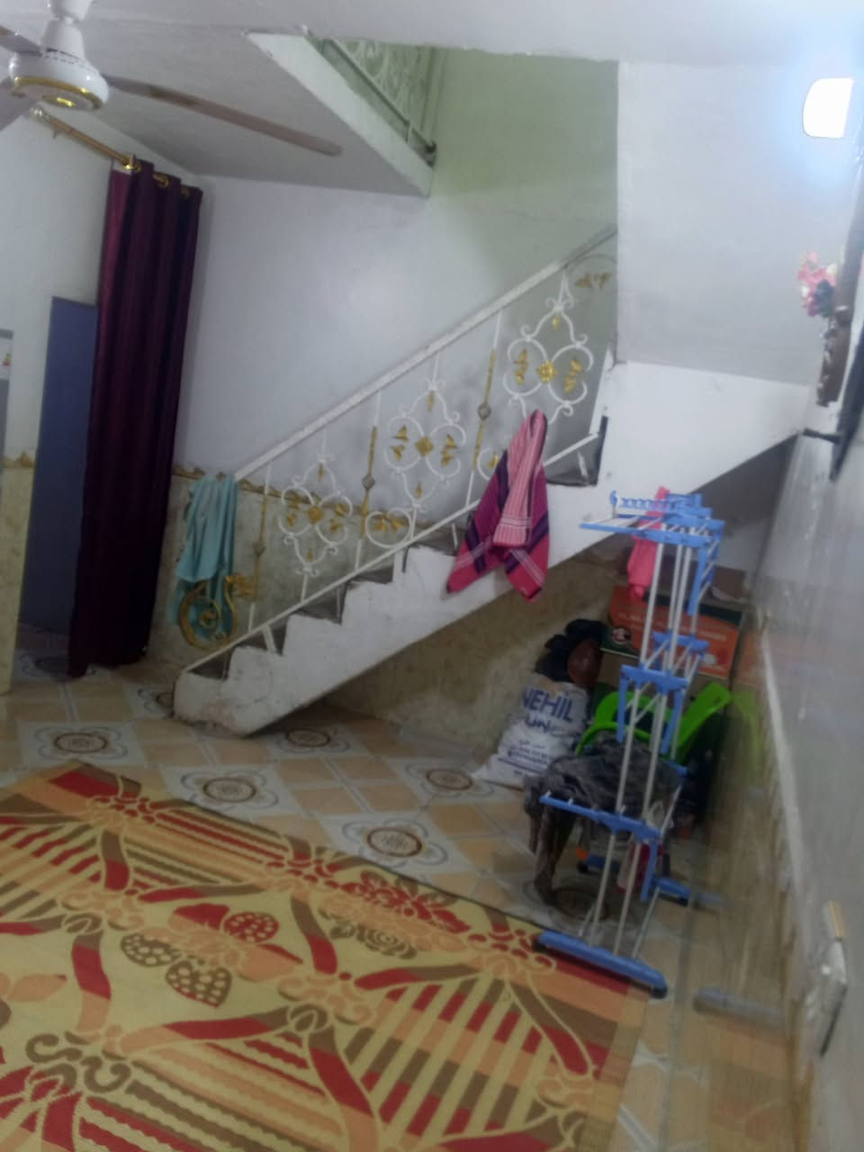 السلام عليكم
بيت للرهن مساحته 75متر ركن بحي الشهداء مقابيل الجزيره على ساحه بي طارمه ومطبخ وصاله وغرفه والطابق الثاني بي غرفه وصاله وبي سطح.سعر الرهن 21قفل سنه وقابل للتجديد ***********
