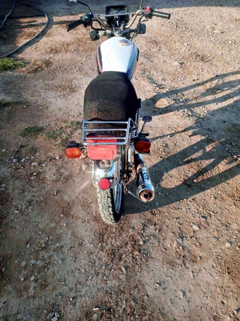 دراجه للبيع موديل 17 شغال صلف هندر كهربايات سعر 350 رقم الهاتف ***********
